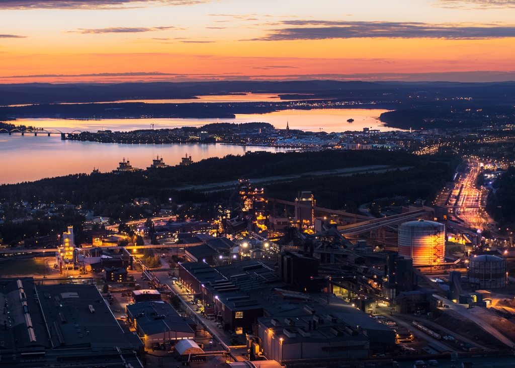 Vy över industri och Luleå stad, Luleå älv i bakgrunden